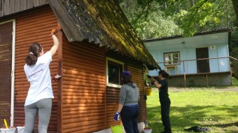 Get creative, paint cabins, drink Mattoni!