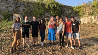 On the ruins of the castle of Gui le Rouge 1